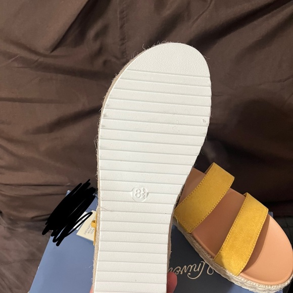 Mustard color platform sandals - Picture 4 of 6